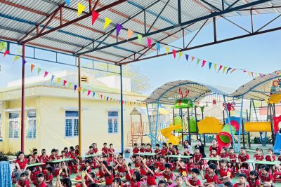 Chào mừng Kỉ niệm 50 năm giải phóng Miền Nam thống nhất đất nước (30/4/1975-30/4/2025). Trường Mầm non An Hải tổ chức Chương trình Rung chuông vàng cho trẻ Khối Lá tạo sân chơi cho trẻ trải nghiệm, giao lưu nhằm hình thành cho trẻ mạnh dạn, tự tin sẵn sàng tâm thế cho trẻ bước vào lớp Một.