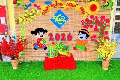 Hoạt động thể dục sáng của các bé Trường Mầm non An Hải chủ đề “Tết và mùa Xuân” 🌼🌸🌺không chỉ giúp các con rèn luyện sức khỏe, tăng sức đề kháng và phát triển cơ thể cân đối 💪 mà còn mang ý nghĩa giáo dục toàn diện 💖. Qua những bài tập rộn ràng 🎶 sắc xuân và hình ảnh sinh động đẹp mắt🌼các bé được nuôi dưỡng niềm vui, tình yêu gia đình, quê hương 🏡❤️. Hiểu hơn về ý nghĩa của ngày Tết cổ truyền và mùa xuân của quê hương 🌺🧧.