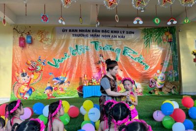 Trường Mầm non An Hải tổ chức vui trung thu và tặng quà cho trẻ em có hoàn cảnh khó khăn