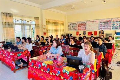 ✨Thực hiện Kế hoạch nhiệm vụ năm học 2025–2026, đồng thời đẩy mạnh ứng dụng công nghệ thông tin, hướng tới chuyển đổi số trong giáo dục mầm non. Vào sáng ngày 11/4/2026, Trường Mầm non An Hải đã phối hợp cùng với đơn vị Viettel Lý Sơn tổ chức tập huấn “Hồ sơ sổ sách điện tử năm học 2025–2026” với sự tham gia đầy đủ của cán bộ, giáo viên, nhân viên. ✅Buổi tập huấn giúp đội ngũ CB-GV-NV tiếp cận hệ thống hồ sơ điện tử, nâng cao hiệu quả trong công tác và từng bước đổi mới phương thức làm việc. ✅Đây là bước chuẩn bị quan trọng để triển khai hiệu quả hồ sơ điện tử trong năm học mới của nhà trường🏫 🌈Nhà trường xin chân thành cảm ơn các đồng chí đơn vị Viettel Lý Sơn đã hướng dẫn rất nhiệt tình, để buổi tập huấn đạt được kết quả tốt nhất❤️