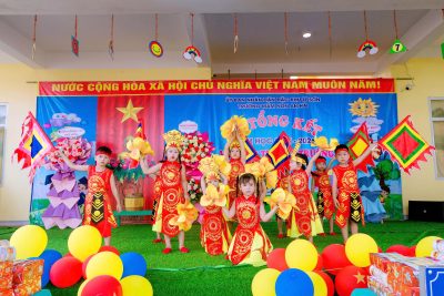 ☀️ Vào sáng ngày 25/5/2026, Trường Mầm non An Hải đã tổ chức Lễ tổng kết năm học 2025–2026 và lễ ra trường cho các bé 5 tuổi trong không khí vui tươi và ấm áp 🎓🌈 🌷 Nhà trường vô cùng vinh dự được đón tiếp quý lãnh đạo, quý đại biểu, các ban ngành đoàn thể, các đơn vị kết nghĩa cùng Hội Cha mẹ học sinh đã đến tham dự và chung vui cùng cô và trò nhà trường. ❤️ Xin chân thành cảm ơn những lẵng hoa tươi thắm, những tình cảm quý báu của quý vị đại biểu và đặc biệt là những phần quà ý nghĩa của Ngân hàng Agribank CN Lý Sơn dành tặng cho các cháu có hoàn cảnh đặc biệt khó khăn. 🌱 Năm học 2025-2026 đã khép lại với biết bao yêu thương, nỗ lực và những kỷ niệm đẹp của cô và trò Trường Mầm non An Hải. 🌻 Chúc các con có một mùa hè thật vui tươi, bổ ích. Chúc quý đại biểu, quý phụ huynh cùng tập thể CB-GV-NV nhà trường thật nhiều sức khỏe, hạnh phúc 💖